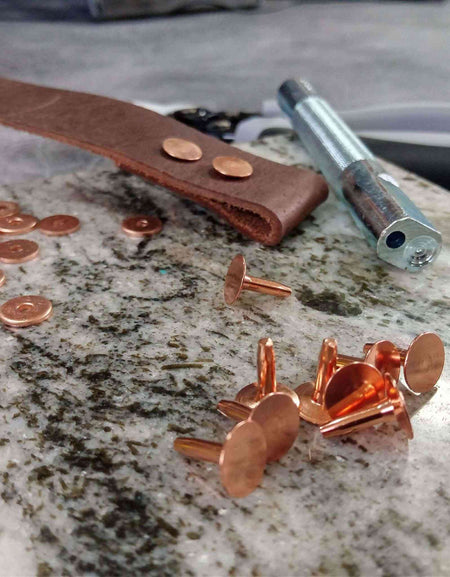 Small version of the traditional leatherwork rivet and burr in copper finish - use for permanent fixings for belts, bags and more