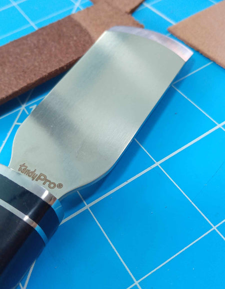 Cut, skive, and trim leather with this exceptionally high-quality, hardened stainless steel blade that has been sharpened to a razor’s edge.