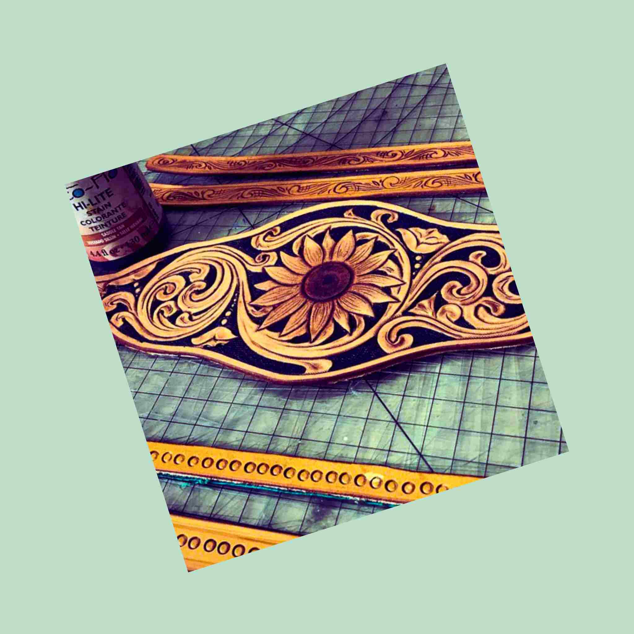 Make your own customised leather horse tack with this paper pattern template with this paper pattern template, ideal for Western riding, equestrian, cos-play, costume, film and TV