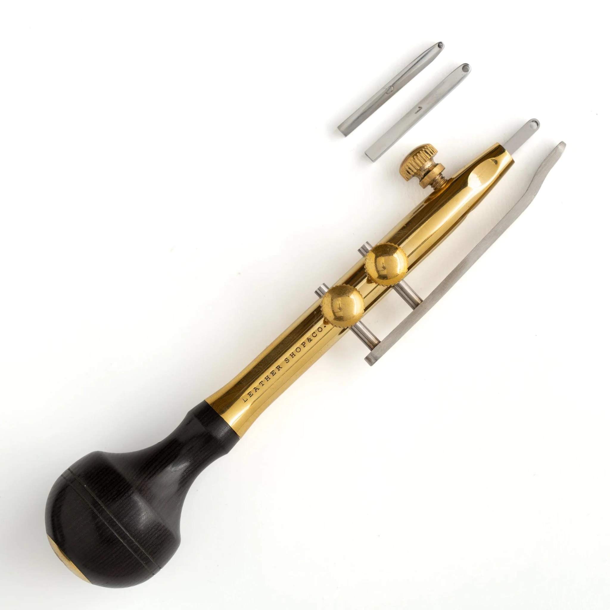 Beautifully made from quality materials - this TandyPro stitching groover is a truly wonderful tool for leathercrafters. Making well defined stitch groove channel for stitches to sit neatly in.