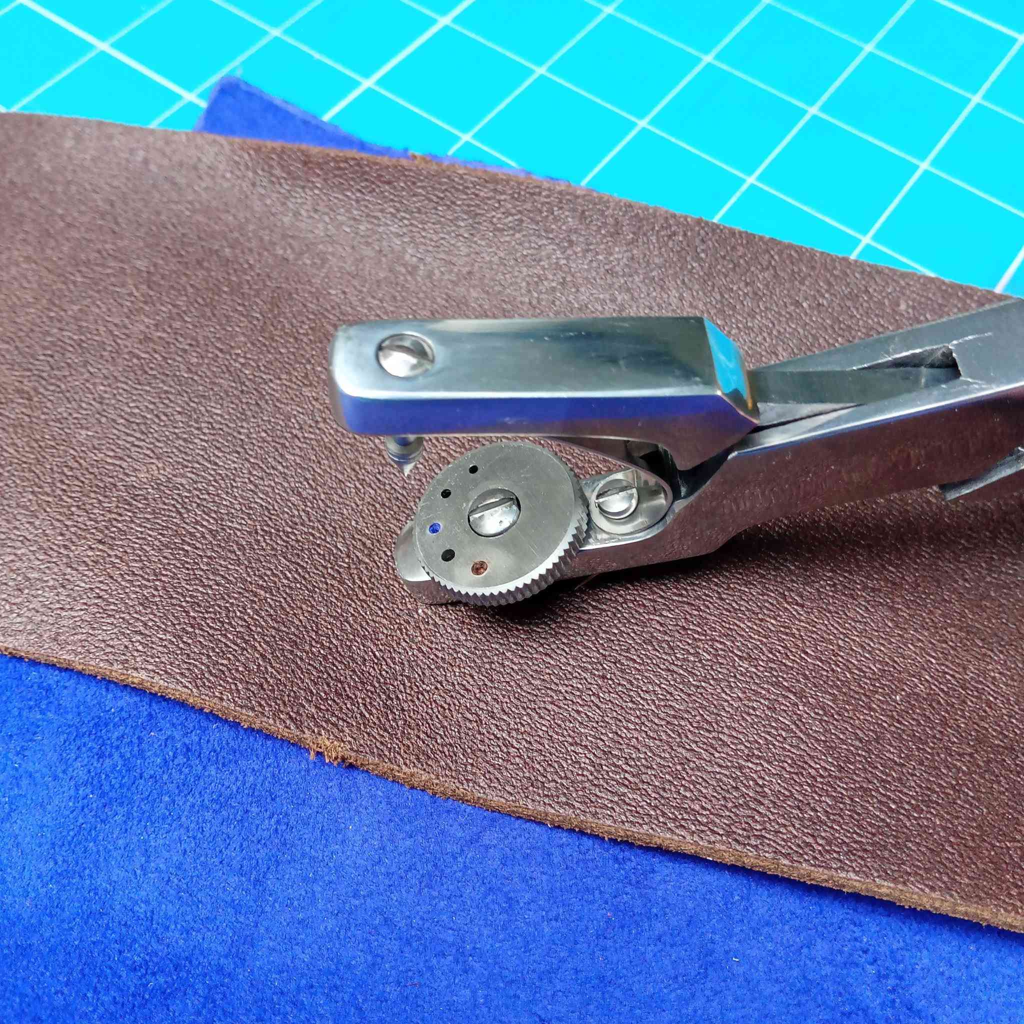 Image to show stitch diameter options on the hand sewing punch.