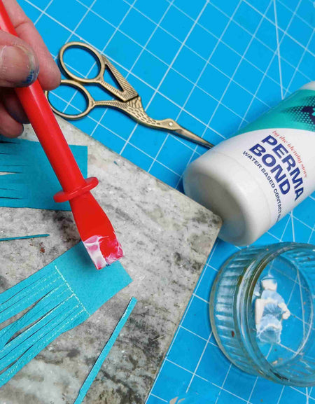 Made in the UK  this glue is a high strength, quick drying, leather craft contact glue/cement - ideal for bonding leather to leather, or leather to fabric.