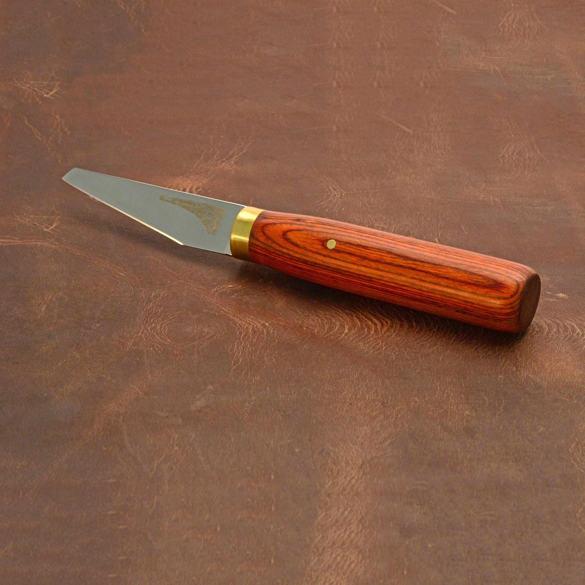 Image showing the Straight trim knife, detail of blade and wooden handle.