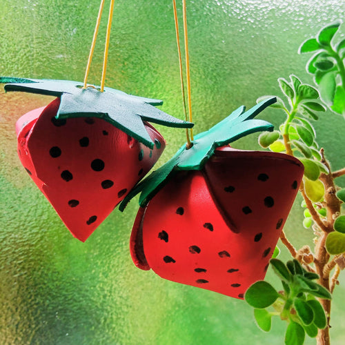 Load image into Gallery viewer, Leathercraft project - make a secret strawberry pouch from leather
