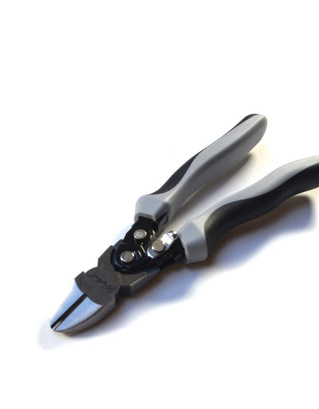 These handy rivet pliers are heavy duty and strong enough to snip through all rivet posts when trimming or cutting is required.  For use with the traditional style rivets size #9, #12 and size #14.  They can also be used to remove set rivets for repair work.