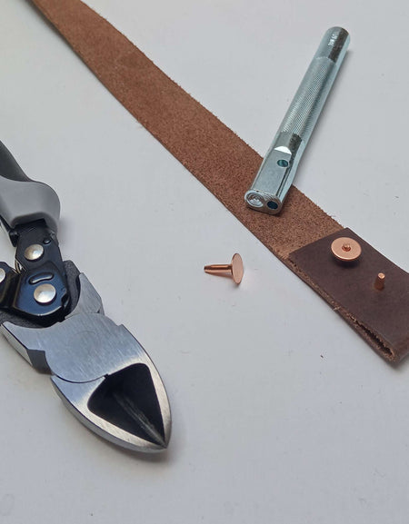 These handy rivet pliers are heavy duty and strong enough to snip through all rivet posts when trimming or cutting is required.  For use with the traditional style rivets size #9, #12 and size #14.  They can also be used to remove set rivets for repair work.