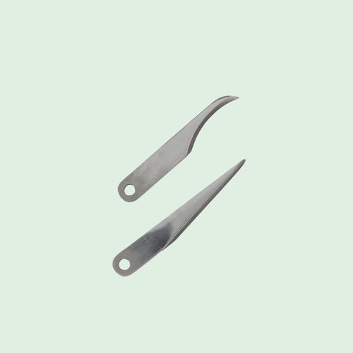 Load image into Gallery viewer, Replacement Blades for the 3595-01 Pro Precision Knife   Pack of two very sharp replacement blades that can be interchanged into the Pro Precision knife handle. These high-quality knife blades will allow you to make detailed or curved cuts in different leather types with ease.
