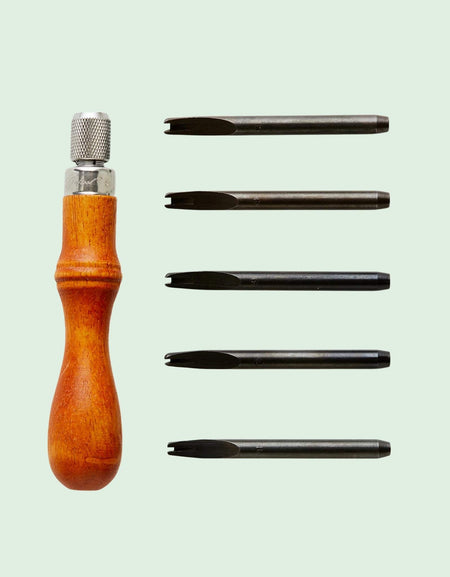 Handle with five edge beveller blades for rounding off vegetable tanned leather edges prior to slicking.  Bevels and rounds edges on a variety of leather projects. The larger the size, the more leather removed. Compatible with a range of leather weights and thickness.