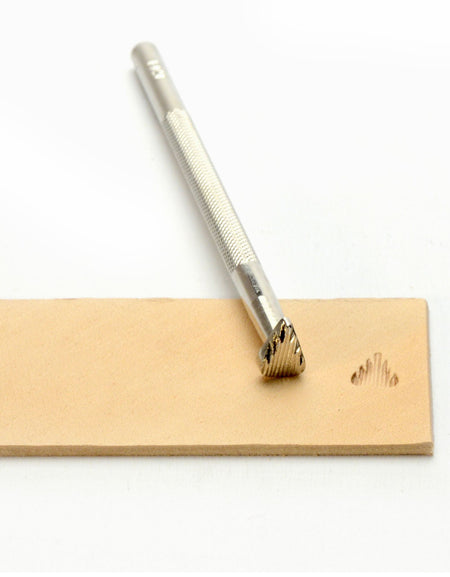 Embossing stamp for leather - part of the advanced figure carving collection featured in the Al Stohlman books.   The design is often used to depict grass or bushes, landscape imagery, and can also be used to give a border effect as a geometric stamp.