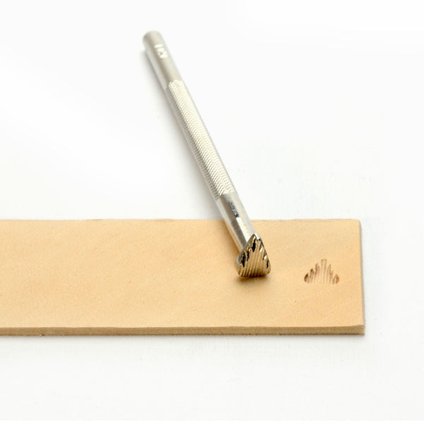 Embossing stamp for leather - part of the advanced figure carving collection featured in the Al Stohlman books.   The design is often used to depict grass or bushes, landscape imagery, and can also be used to give a border effect as a geometric stamp.