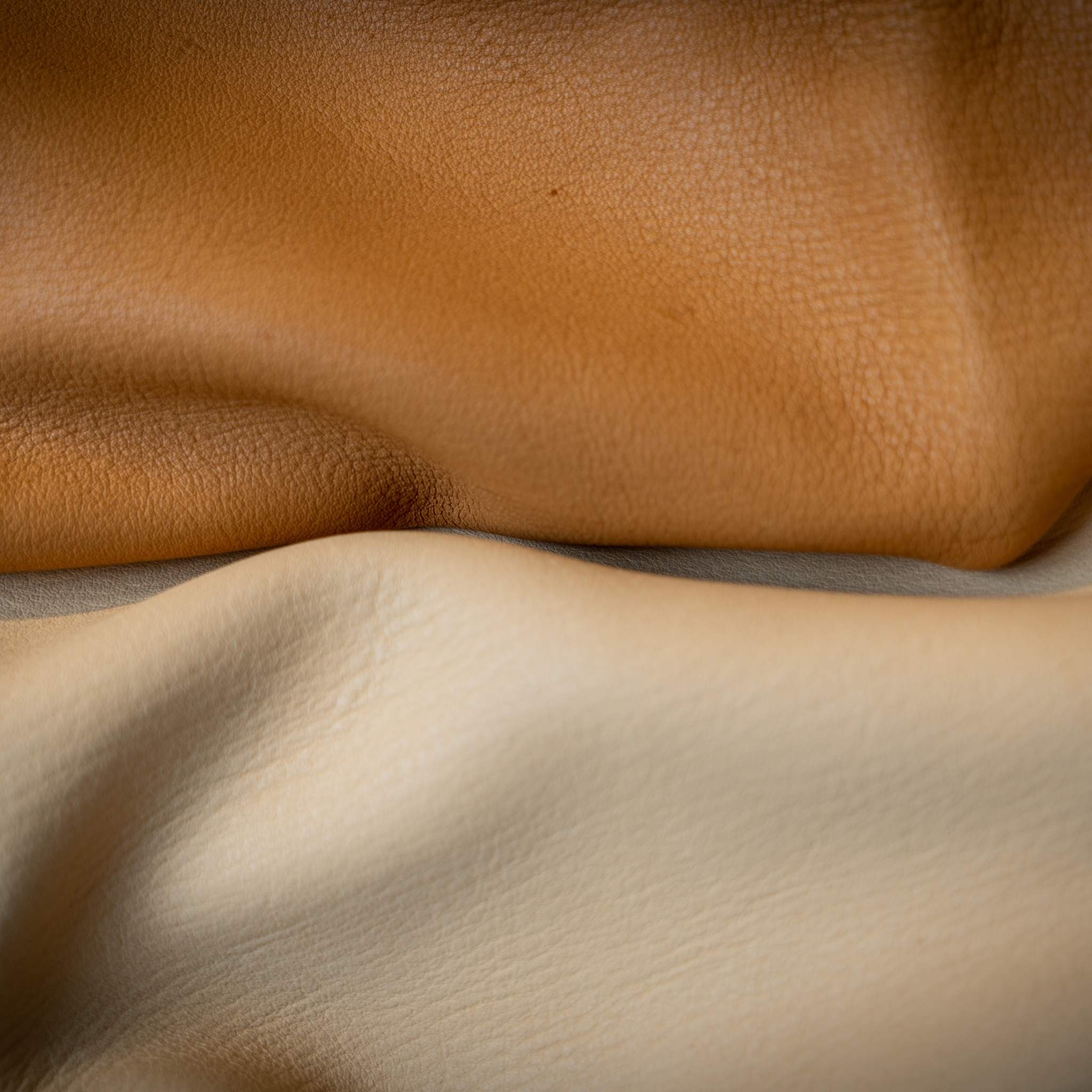 North American deerskin, soft and strong, with a distinctive feel, and grain.  Average size -9-11 sq ft.  1.0-1.2mm (2.5-3oz)   Ideal for clothing, pouches, waistcoats, gloves and gauntlets, moccasins.